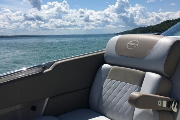 30ft Crownline Yacht For Sale