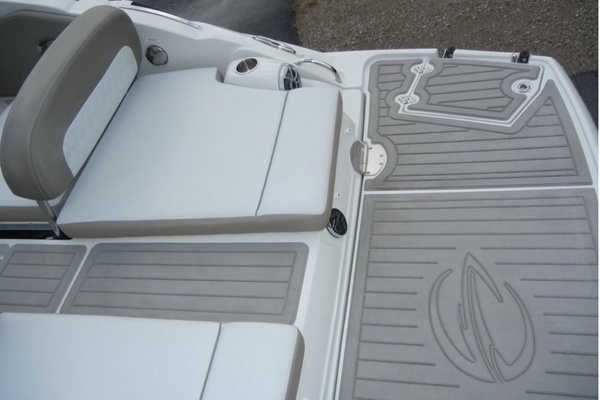 30ft Crownline Yacht For Sale