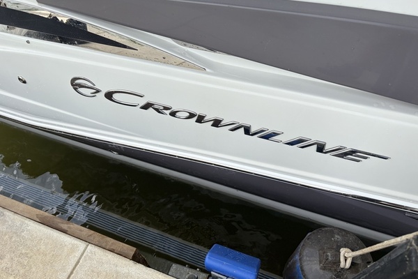 30ft Crownline Yacht For Sale