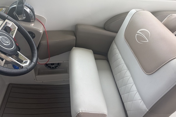 2018 Crownline 30