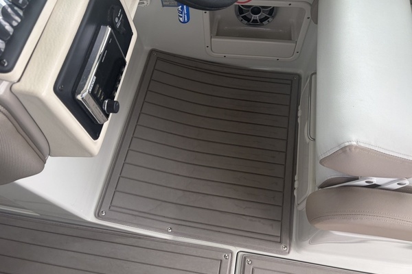30ft Crownline Yacht For Sale