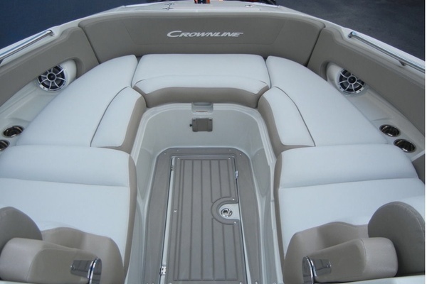 2018 Crownline 30
