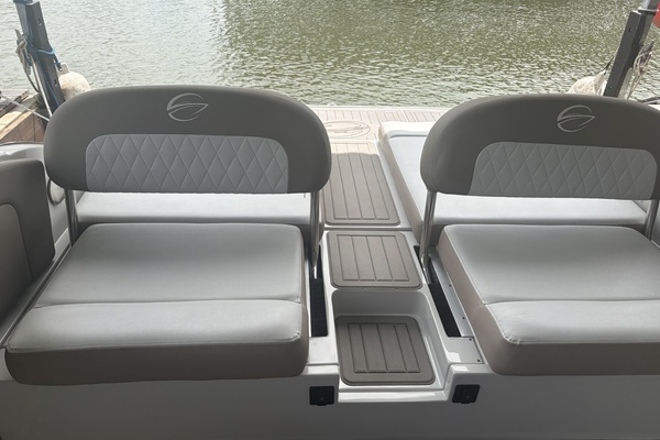 2018 Crownline 30