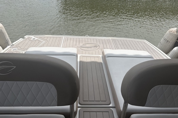 2018 Crownline 30
