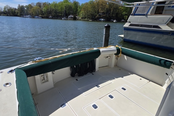Photo of the 2001 Albin 32 + 2 Command Bridge "Green Eyed Lady"