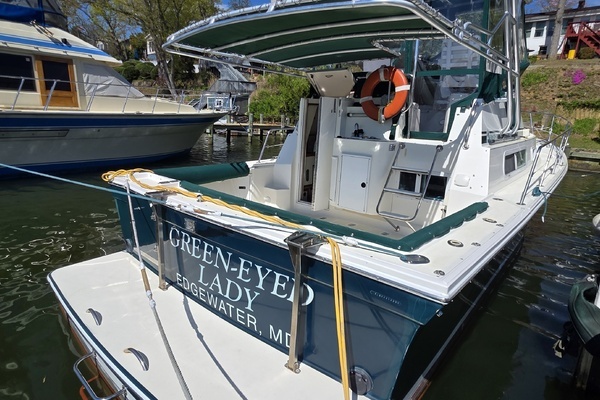 Photo of the 2001 Albin 32 + 2 Command Bridge "Green Eyed Lady"