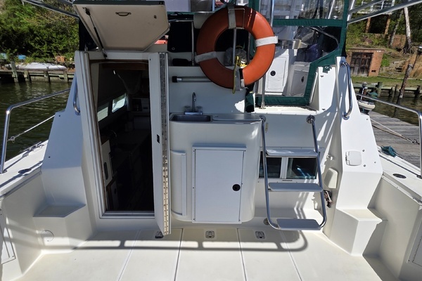 Photo of the 2001 Albin 32 + 2 Command Bridge "Green Eyed Lady"