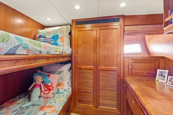 2005 Offshore Yachts 66