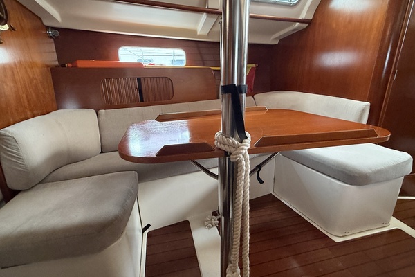 PLEIADES 32ft Beneteau Yacht For Sale