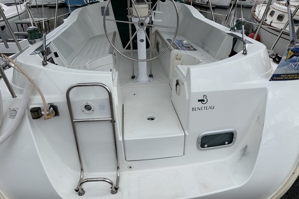 Photo of the 1995 Beneteau OCEANIS 321 "PLEIADES"