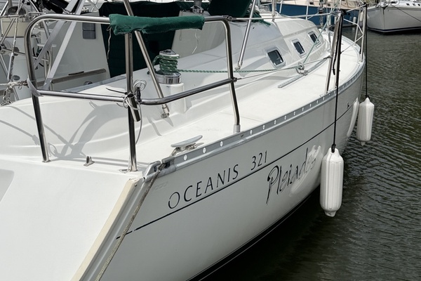 PLEIADES 32ft Beneteau Yacht For Sale