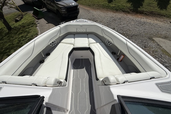 Photo of the 2021 Regal LS4 Surf