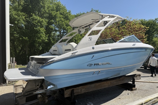 Photo of the 2021 Regal LS4 Surf