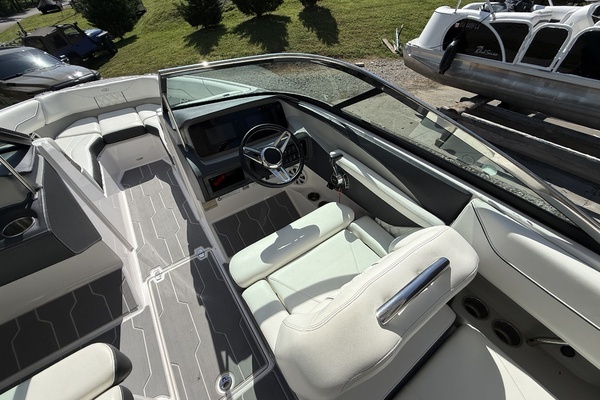 Photo of the 2021 Regal LS4 Surf