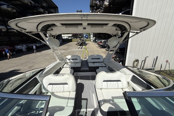 Photo of the 2021 Regal LS4 Surf