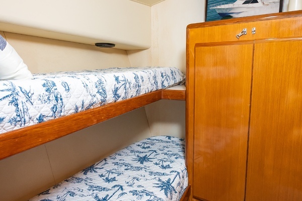 1998 Viking 47