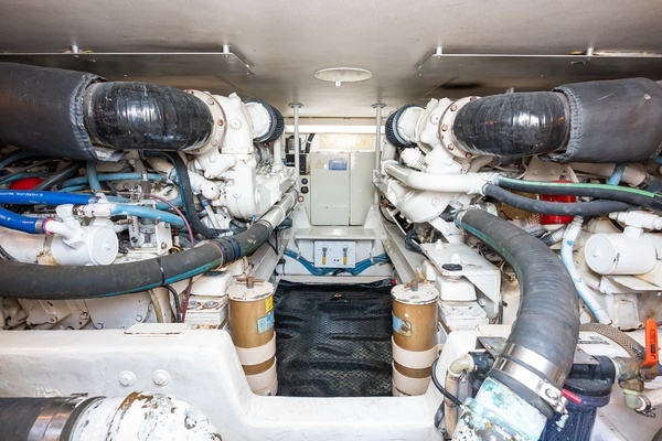 1998 Viking 47