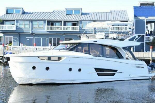 Off Leash 45ft Greenline Yacht For Sale