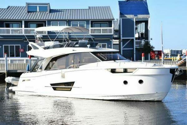 Off Leash 45ft Greenline Yacht For Sale
