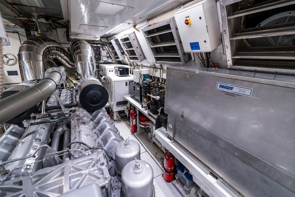 INCOGNITO 130ft Mangusta Yacht For Sale