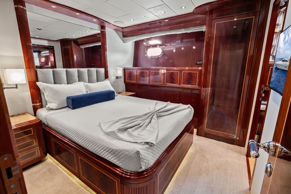 INCOGNITO 130ft Mangusta Yacht For Sale