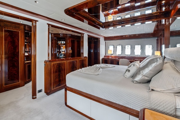 2005 Mangusta 130