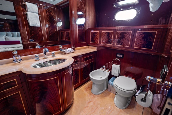 INCOGNITO 130ft Mangusta Yacht For Sale