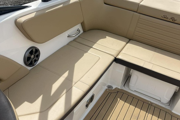 23ft Sea Ray Yacht For Sale