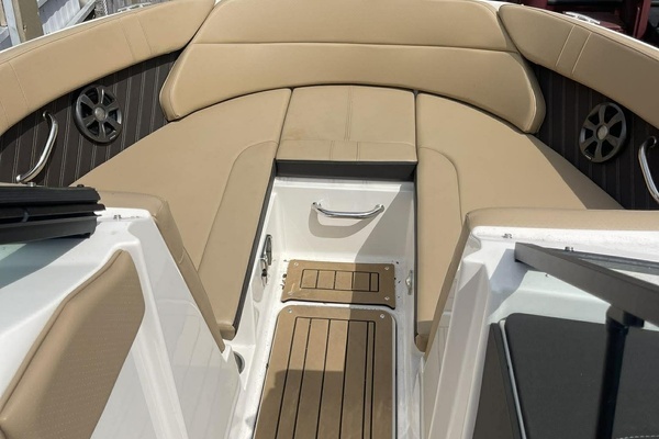 Photo of the 2019 Sea Ray 230 Bow Rider