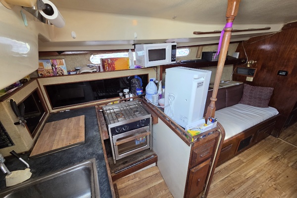 Seminole Wind 33ft Morgan Yacht For Sale