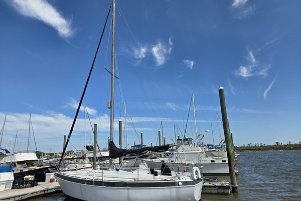 Photo of the 1976 Morgan Out Island 33 "Seminole Wind"