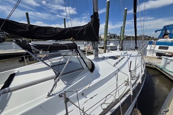 Photo of the 1976 Morgan Out Island 33 "Seminole Wind"