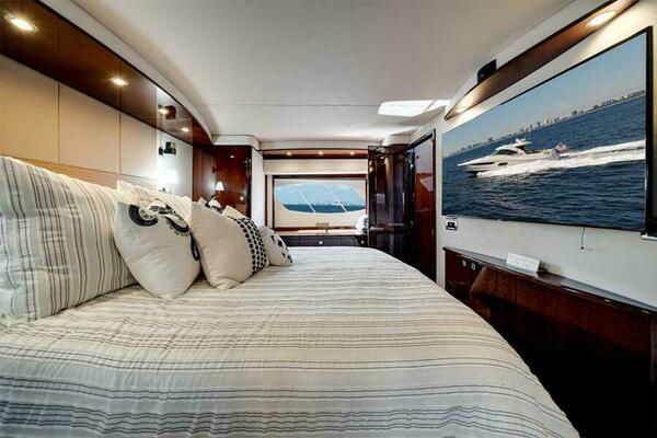 RECON ROYALE 61ft Sea Ray Yacht For Sale