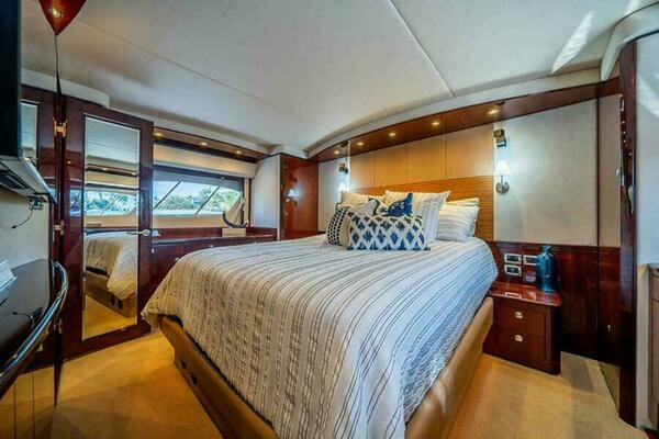 RECON ROYALE 60ft Sea Ray Yacht For Sale