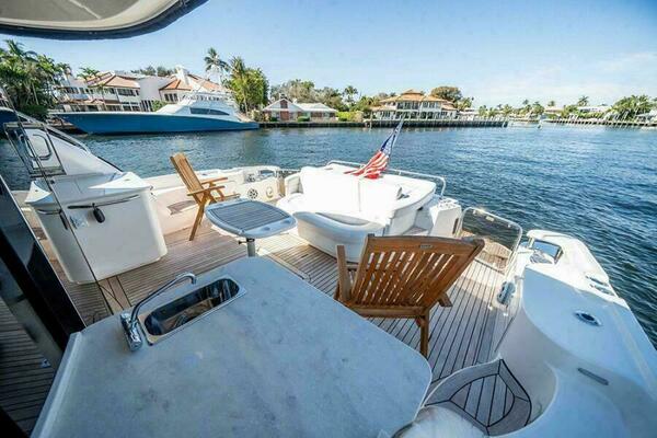 RECON ROYALE 60ft Sea Ray Yacht For Sale