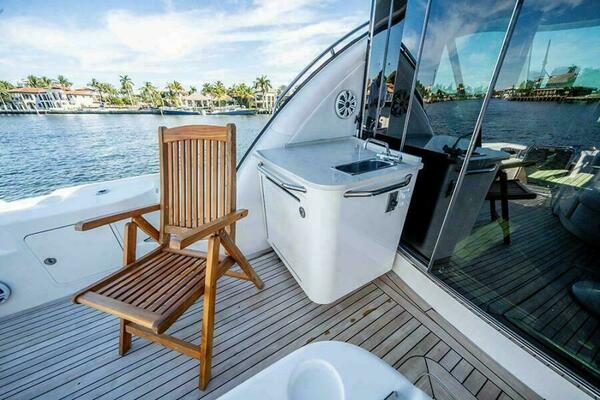 RECON ROYALE 60ft Sea Ray Yacht For Sale