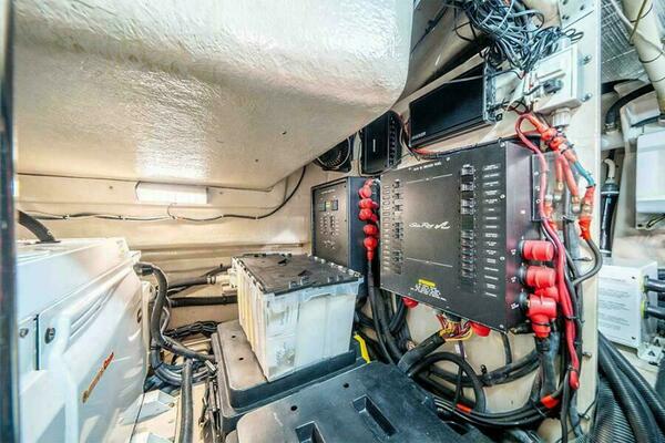 RECON ROYALE 60ft Sea Ray Yacht For Sale