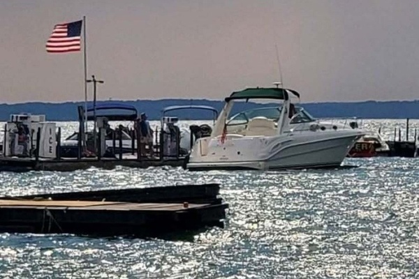 33ft Sea Ray Yacht For Sale