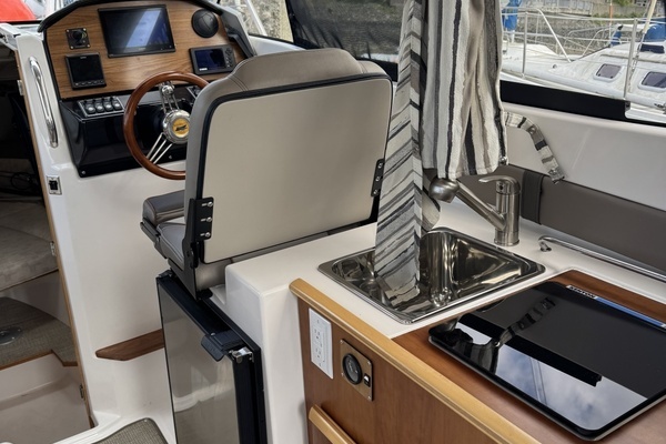 Cutwater C-24 Yacht For Sale