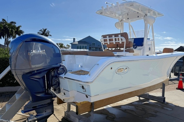 Photo of the 2021 Sea Hunt Ultra 229