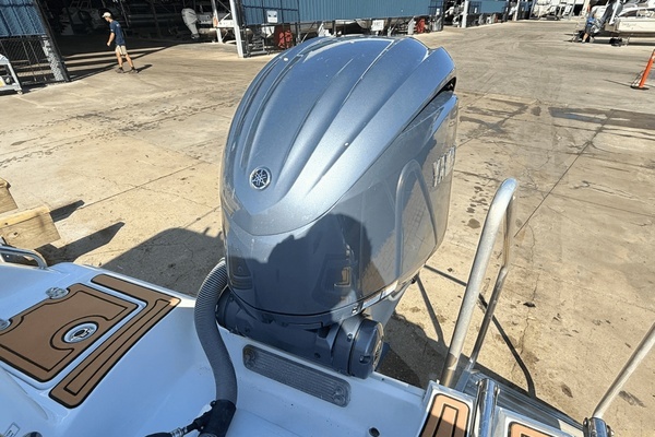 Photo of the 2021 Sea Hunt Ultra 229