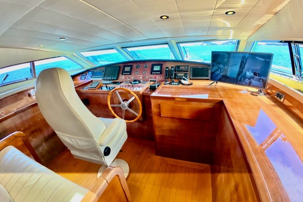 Photo of the 2005 Falcon Falcon 102 Flybridge "NORTHSTAR I"