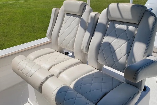 Photo of the 2021 Blue Wave 2800 Makaira