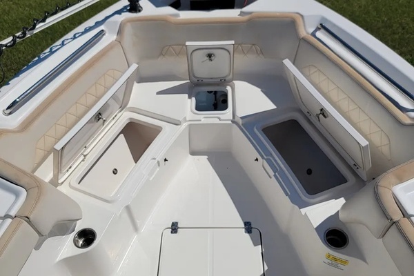 Photo of the 2021 Blue Wave 2800 Makaira