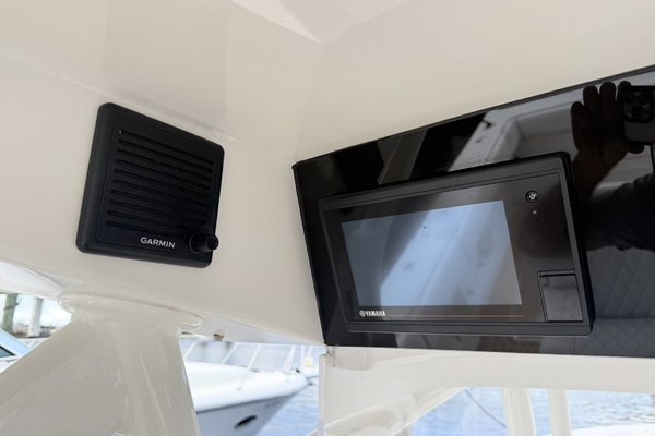 Jupiter 38 - PLAYPEN - Helm