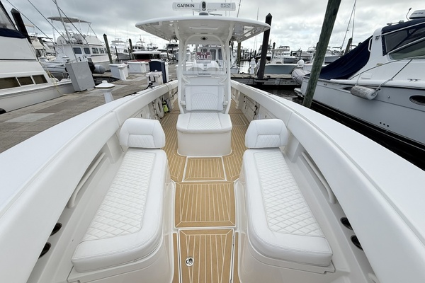 Jupiter 38 - PLAYPEN - Bow