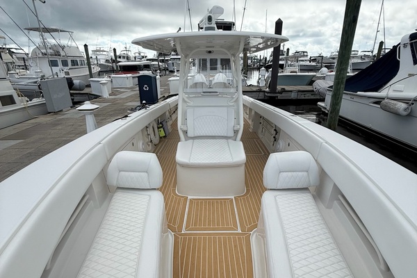 Jupiter 38 - PLAYPEN - Bow