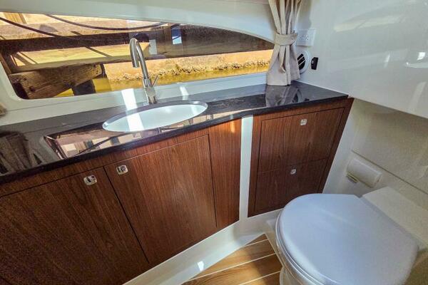 33ft Marex Yacht For Sale