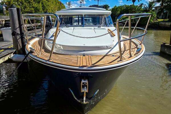 33ft Marex Yacht For Sale