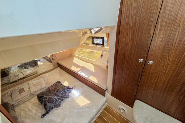 33ft Marex Yacht For Sale